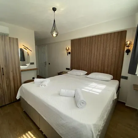 Hotel Tinos & Bag Evi 12 Yas Uestue *