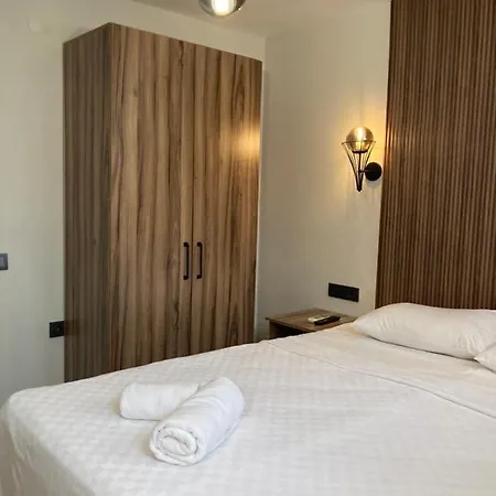 Tinos Otel&bağ Evi 12 Yaş üstü