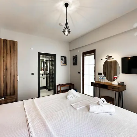 Hotel Tinos & Bag Evi 12 Yas Uestue *