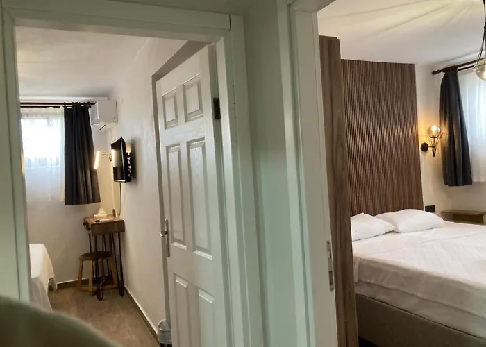 Tinos & Bag Evi 12 Yas Uestue Tenedos