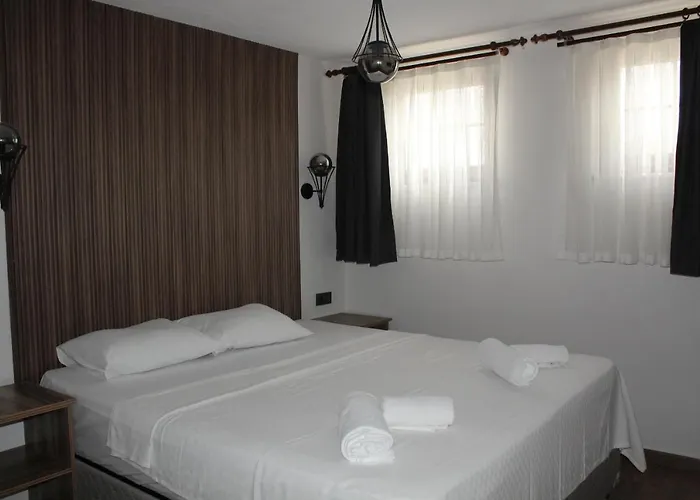 Hotel Tinos & Bag Evi 12 Yas Uestue