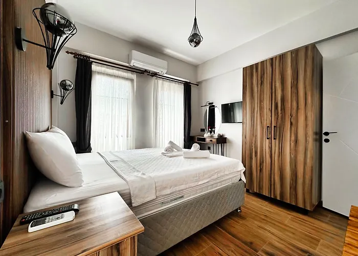 Tinos & Bag Evi 12 Yas Uestue * Tenedos